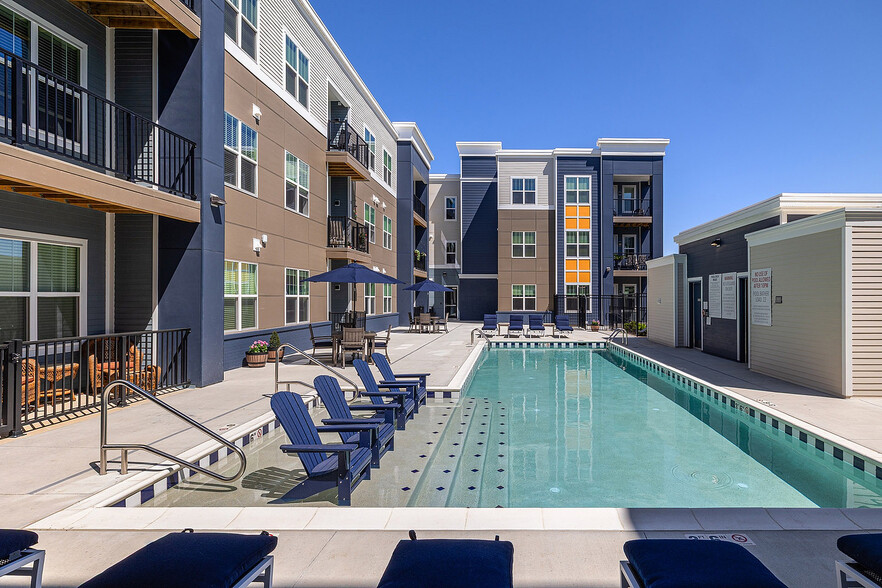 VivaBeneStPeters - Swimming Pool - Viva Bene 55+ Active Adult Apartment Homes