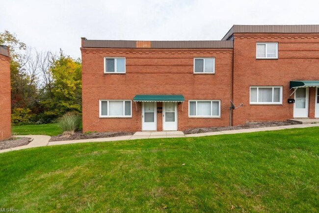 Building Photo - 211 Dalepark Dr