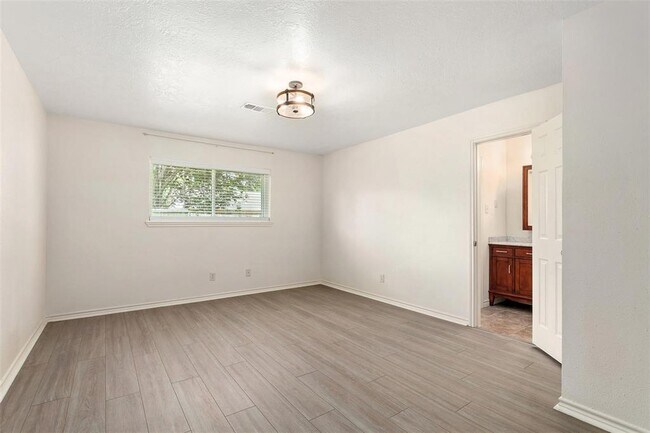 Building Photo - 11218 Sageview Dr