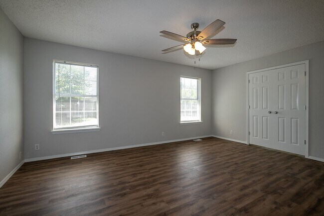 Building Photo - Gorgeous 4 Bedroom Remodel, Union Schools!