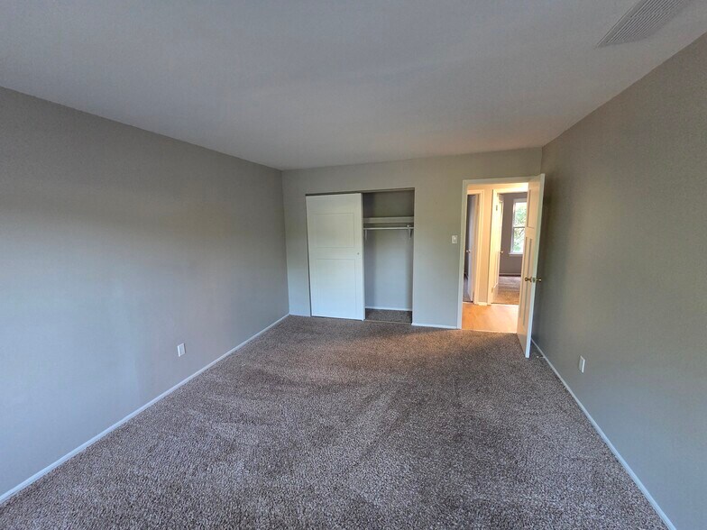 Building Photo - 3904 Elberta Ln