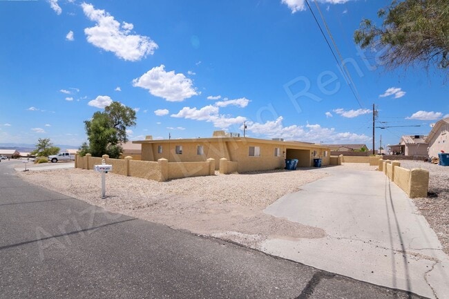 Primary Photo - LARGE 3 BEDROOM DUPLEX