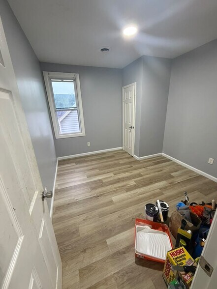Building Photo - 1117 Pleasant St