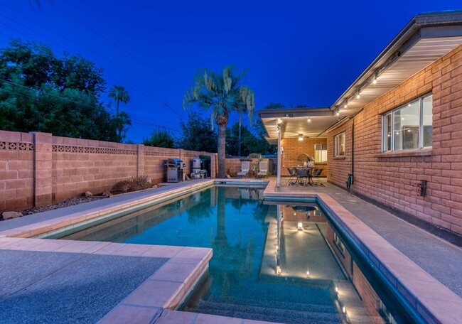 Building Photo - Fully furnished Tempe home with gorgeous b...