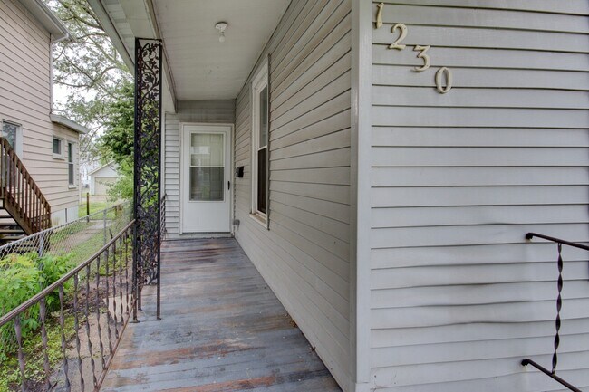 Building Photo - SL AAC1228