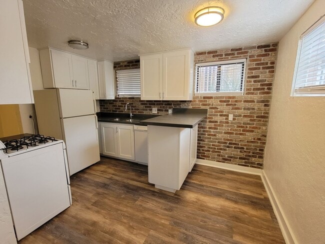 Building Photo - One Bedroom - Garfield District - $699 Mov...