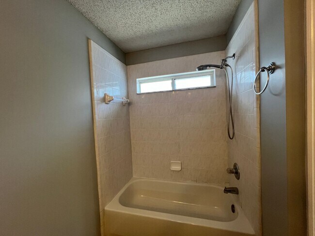 Building Photo - ** COMING SOON ** FENCED Three Bedroom in Watermill