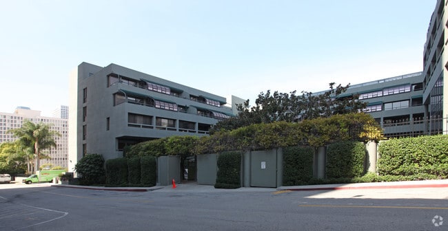 Building Photo - Promenade West