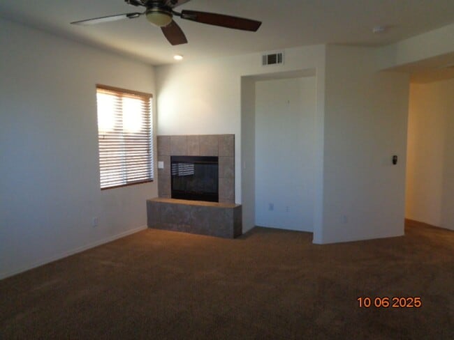 Building Photo - Large 2 Story Offering 3419 sq. ft. and 5 bedrooms plus loft