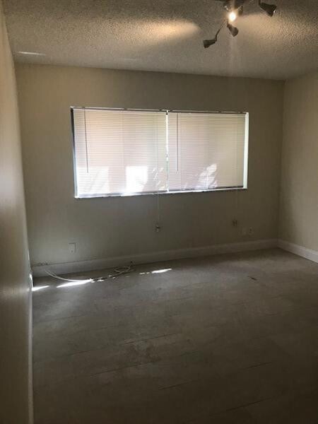 Building Photo - 4216 Inverrary Blvd