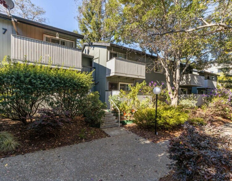 Building Photo - 417 Piccadilly Pl