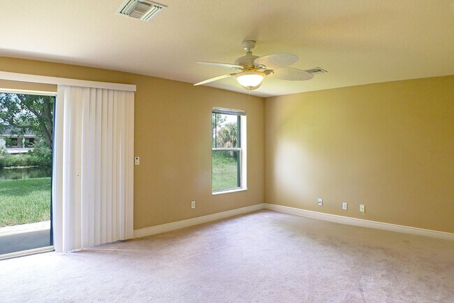 Building Photo - Beautiful 3 beds 2 bath 2-story home overv...