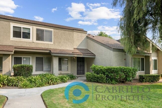 Building Photo - 5067 La Cuenta Dr