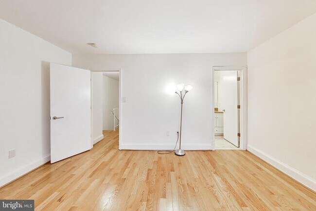 Building Photo - 1660 Beekman Pl NW