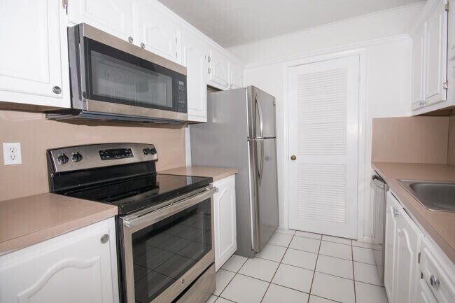 Building Photo - 301 Croton Ave