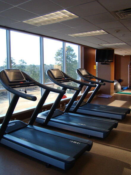 Private fitness center - 3202 Environ Way