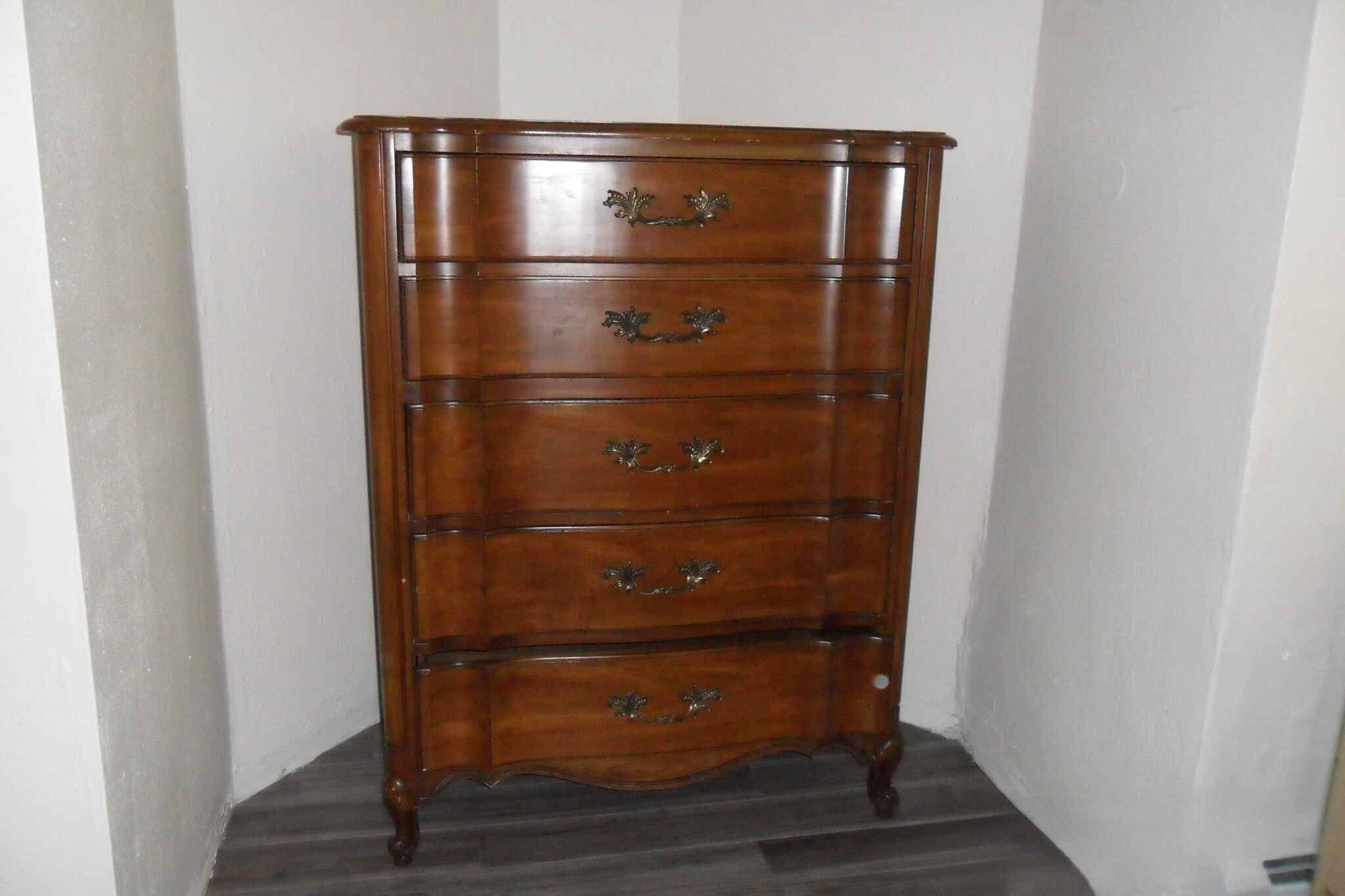 Apt 1 - BR 1 - dresser - 523 E State St