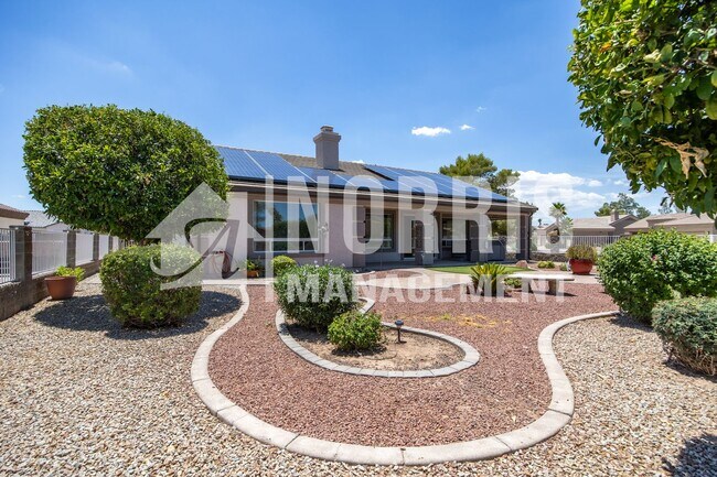 Building Photo - Beautiful Home Located in The Links