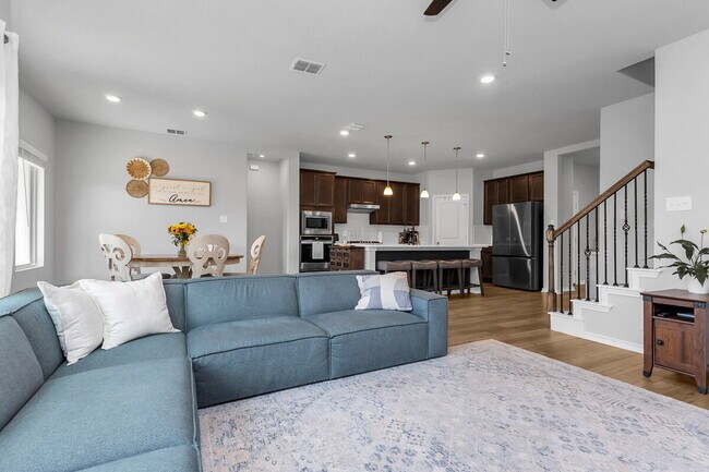 Building Photo - ASK ABOUT FREE APPLICATIONS THROUGH AUGUST!  "Spacious 6-Bedroom Retreat with 3.5 Baths and Over ...