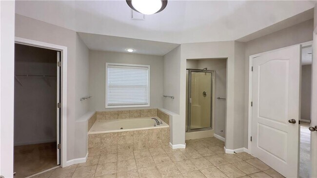 Building Photo - 2016 Jameson Cir NE