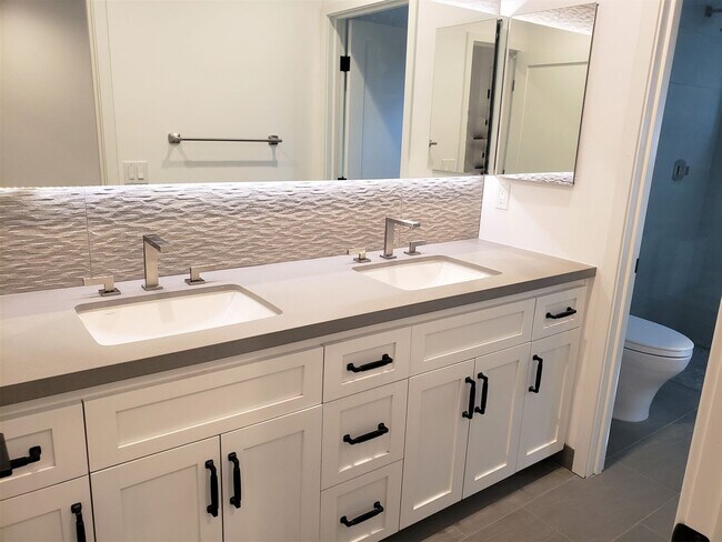 Building Photo - Newer Construction, 2BD/2BA House on Private Drive in Leucadia: Minutes to Beach, Town, YMCA!