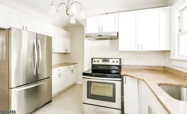 Building Photo - 514 Forest Ave