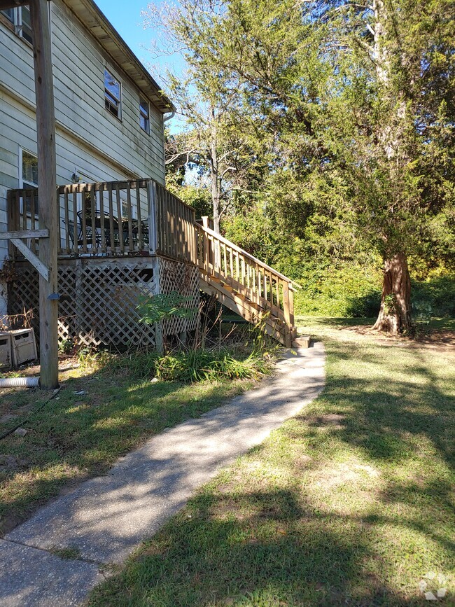 Side Entranceway - 1342 Lake Ave