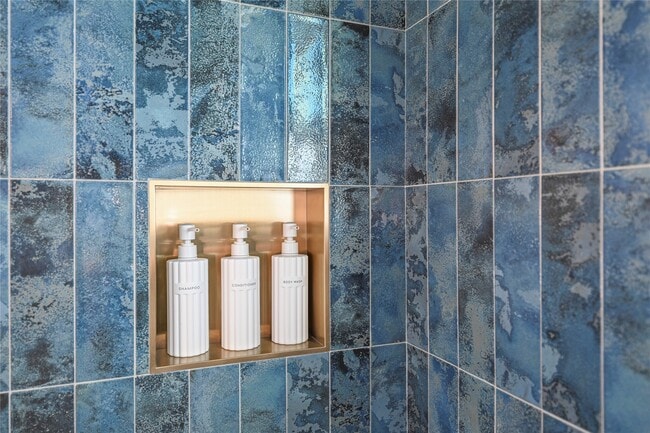 Building Photo - 808 Sul Ross St