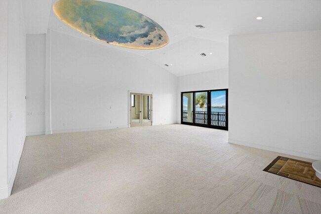 Building Photo - 1 18th Ave S