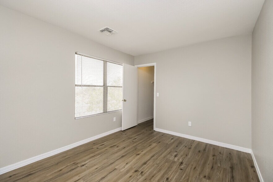 Building Photo - 650 E Woodsman Pl