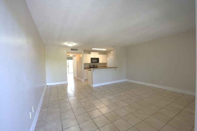 Building Photo - 1523 Meadows Cir