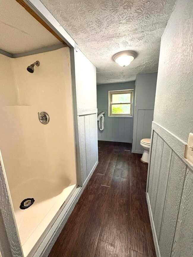 Building Photo - Cozy & Convenient Living!