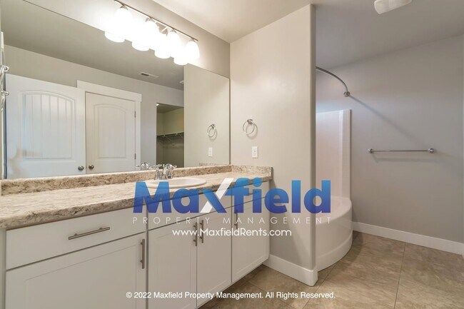 Building Photo - 529 Fox Chase Dr