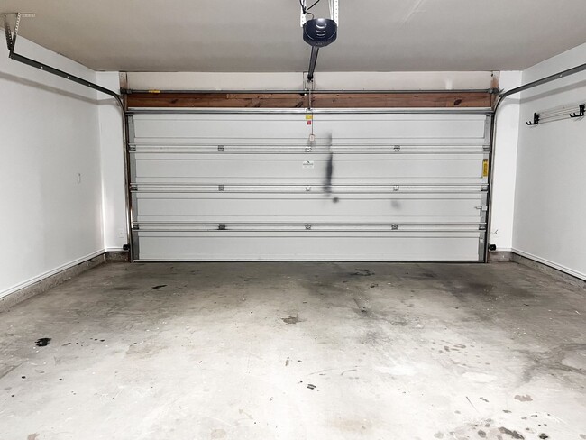 Building Photo - Available NOW!!!! This charming 1 story, 4...