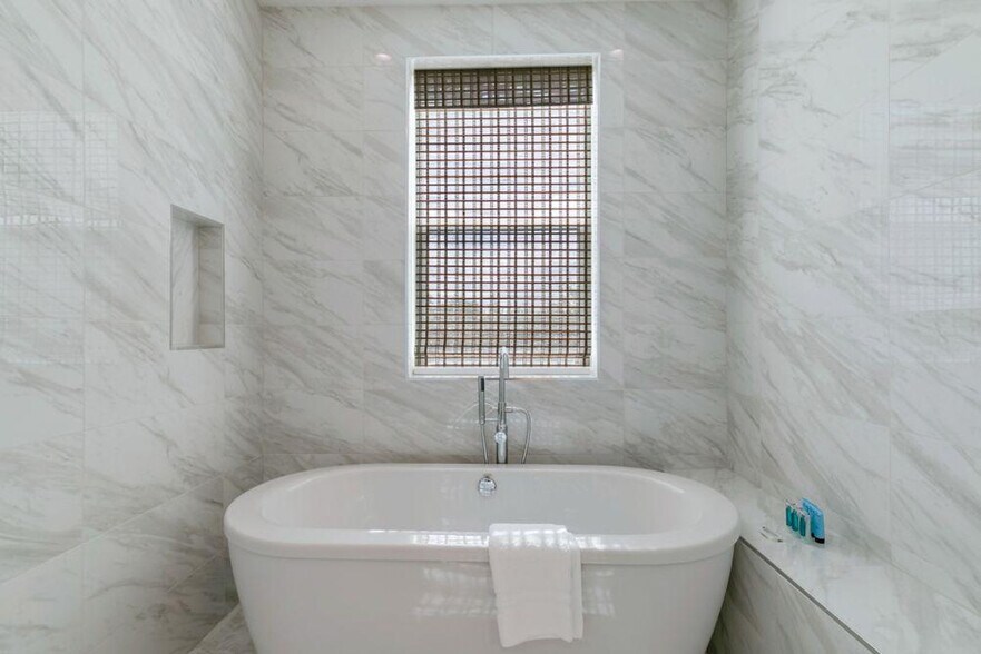 Building Photo - 3737 Bienville Ave