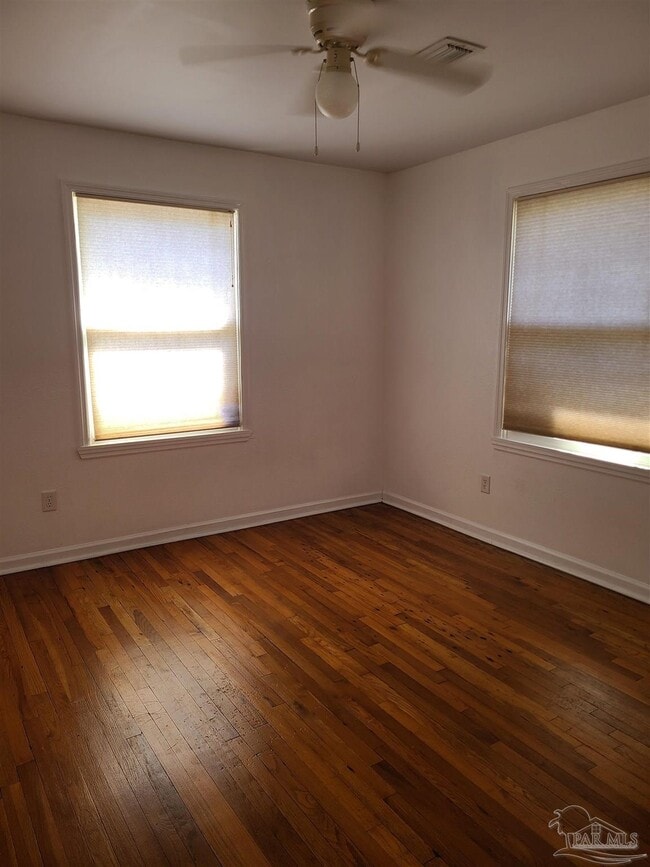 Building Photo - 415 Gibbs Rd