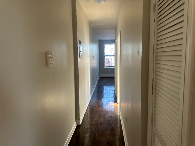 Building Photo - 67 Brinkerhoff St