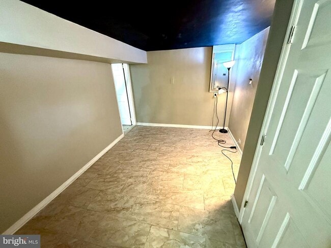 Building Photo - 819 Carrington Ave