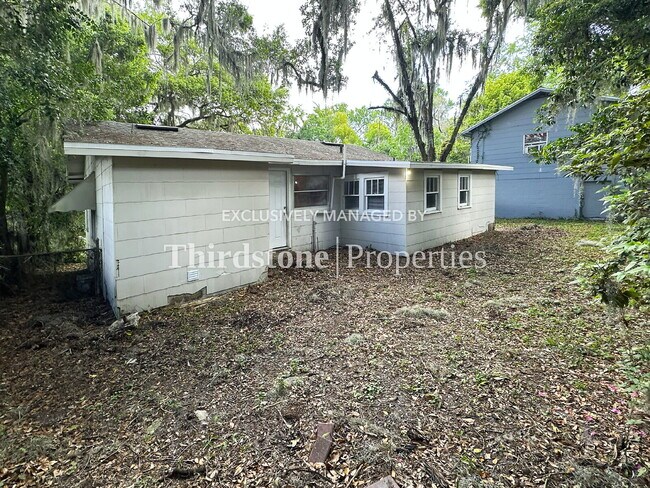 Building Photo - 6965 Lorain St