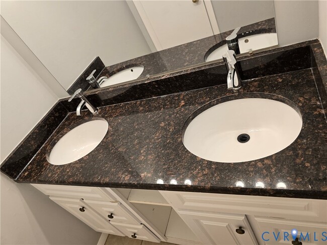 Building Photo - 757 Pleasant St