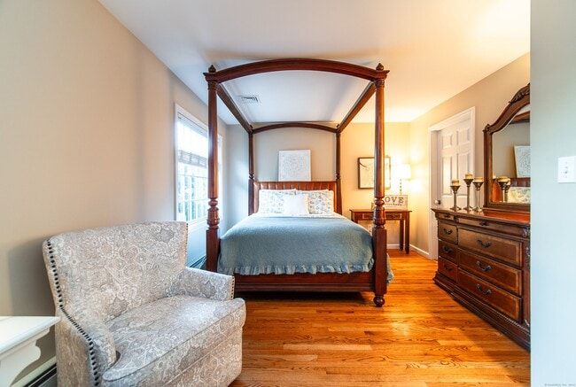 Building Photo - 558 N Roast Meat Hill Rd