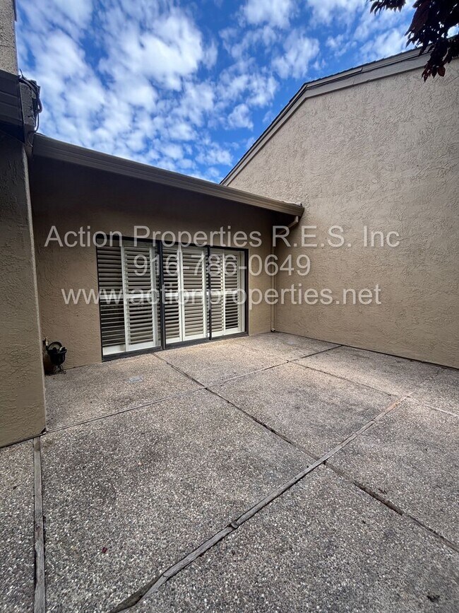 Building Photo - Rocklin 3 Bedroom 2 Bathroom, Single Story...