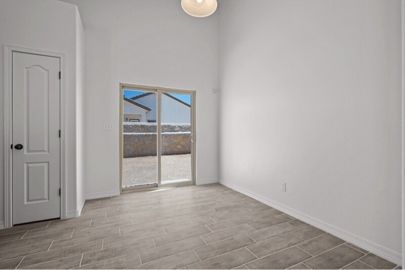 Building Photo - 12832 Linstead Ave