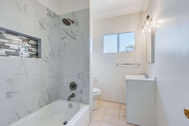 Building Photo - Fully Renovated Gem!