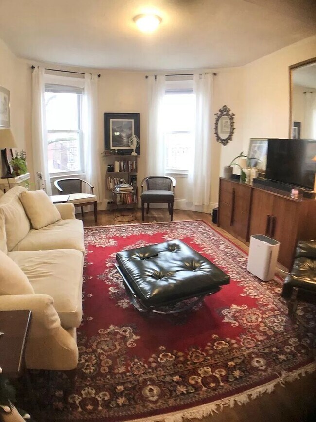Building Photo - 20% off fee!  Right by T and BU!  Heat & H...