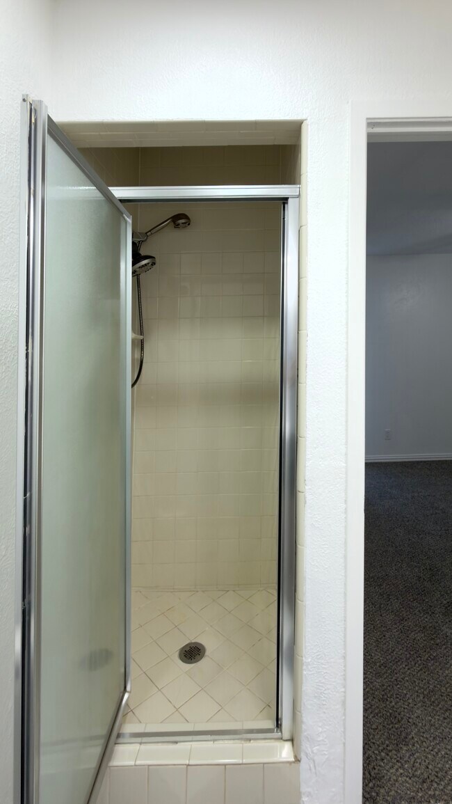 Building Photo - 302 Fair Oaks Blvd