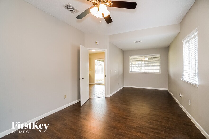 Building Photo - 12234 Yearling Dr