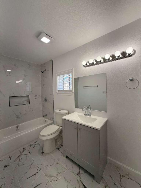 Building Photo - 4135 Sunrise Pt Dr