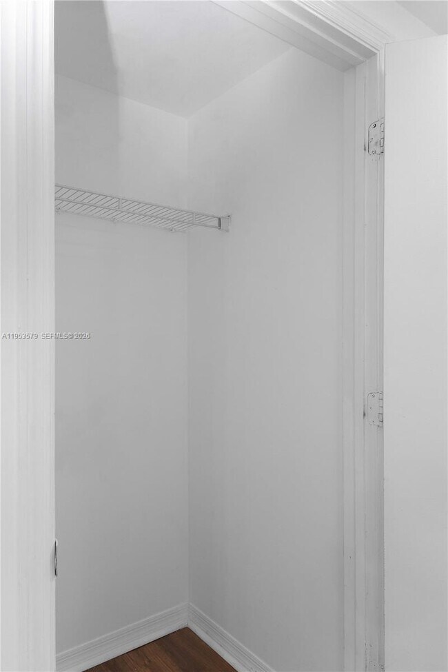 Building Photo - 55 SE 6th St