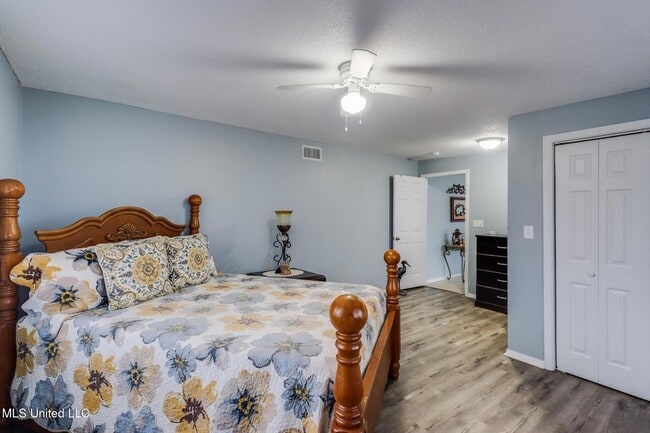 Building Photo - 419 E Second Street Unit